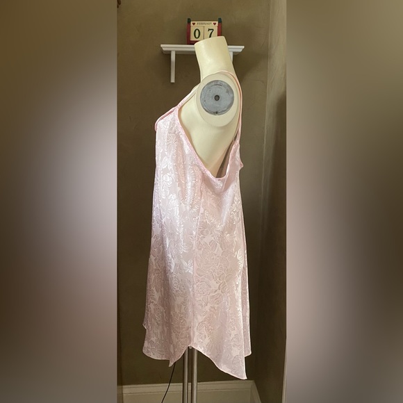 Vassarette Spaghetti Straps Deep V-neck Loose Sleep Dress light pink - Picture 3 of 9